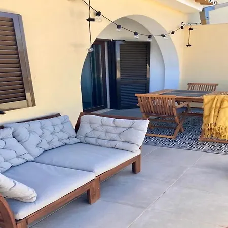 Cozy With Sea Views شقة